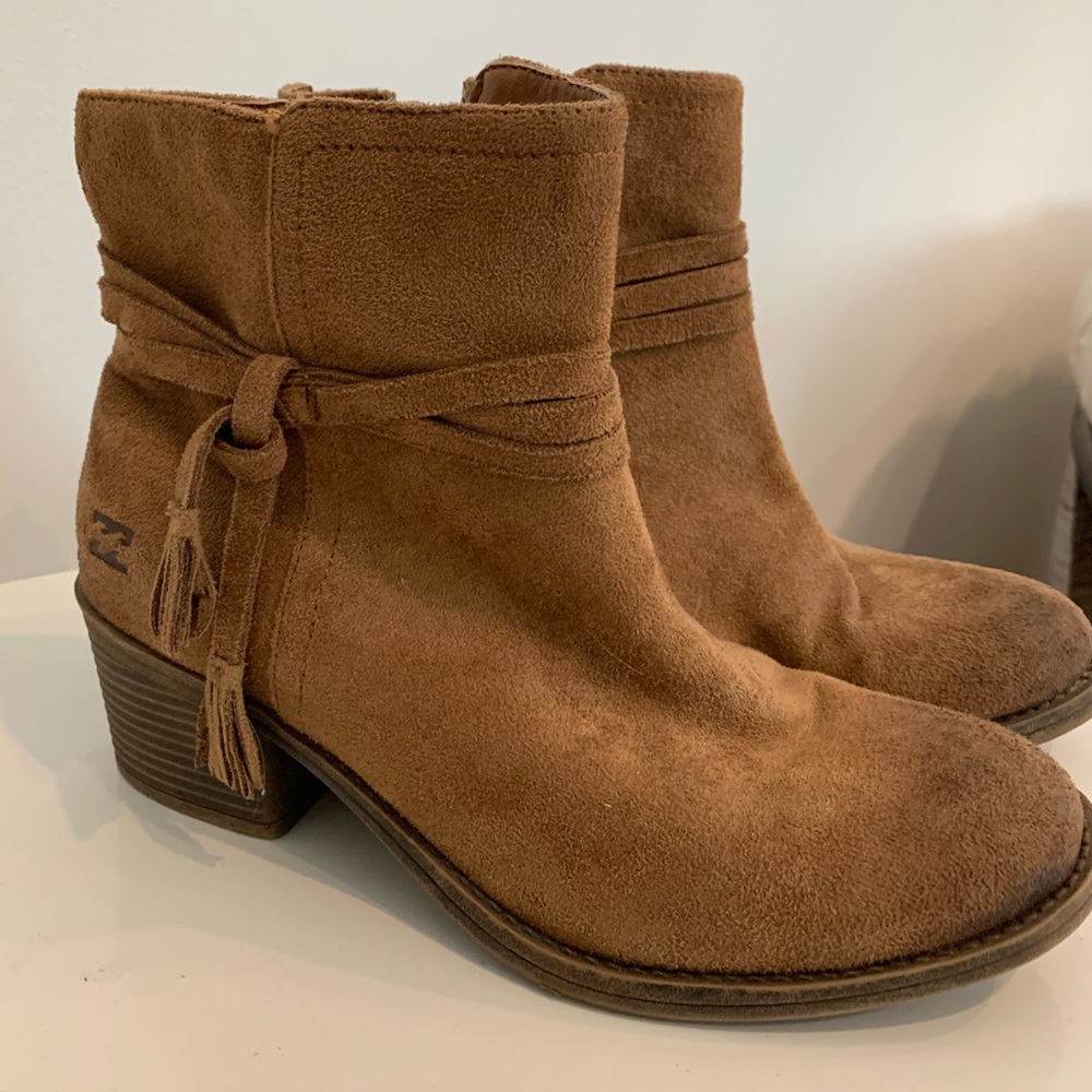 Billabong tan booties